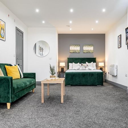 Rnm - Upgraded Business Stay For Travelling Contractors, All Amenities, Private Access Entire Place, Kitchen & Washroom, Smart Tv, Easy Access, Parking Nearby Cradley Heath 외부 사진