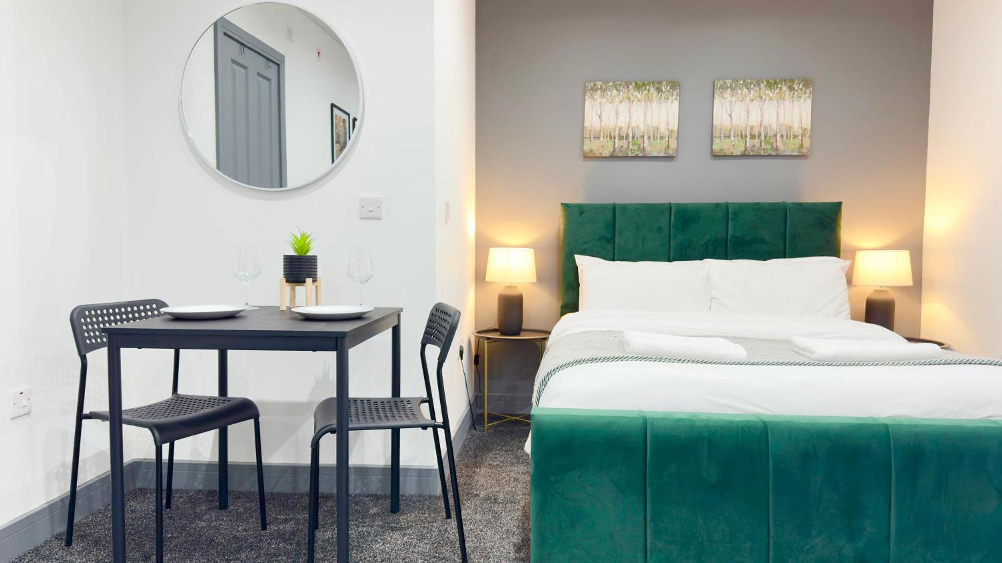 Rnm - Upgraded Business Stay For Travelling Contractors, All Amenities, Private Access Entire Place, Kitchen & Washroom, Smart Tv, Easy Access, Parking Nearby Cradley Heath 외부 사진