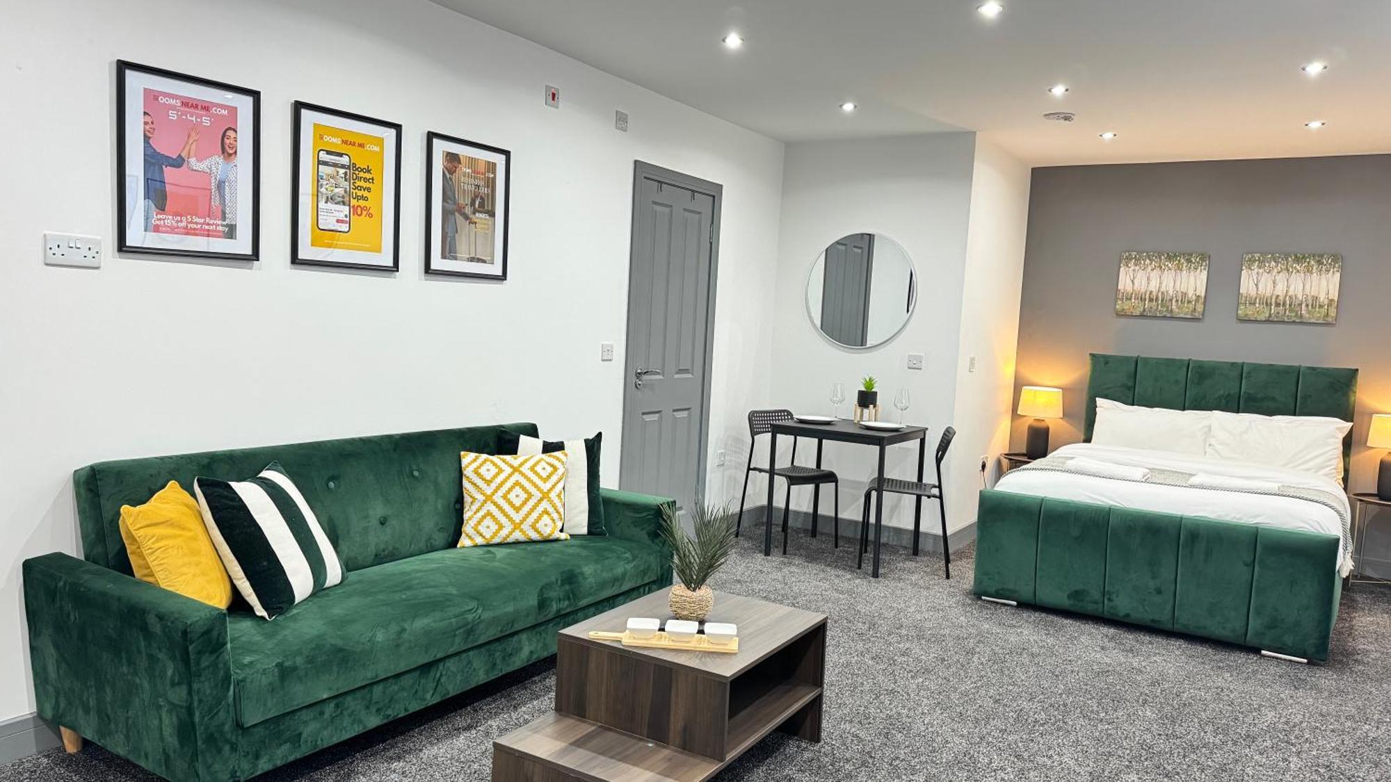 Rnm - Upgraded Business Stay For Travelling Contractors, All Amenities, Private Access Entire Place, Kitchen & Washroom, Smart Tv, Easy Access, Parking Nearby Cradley Heath 외부 사진
