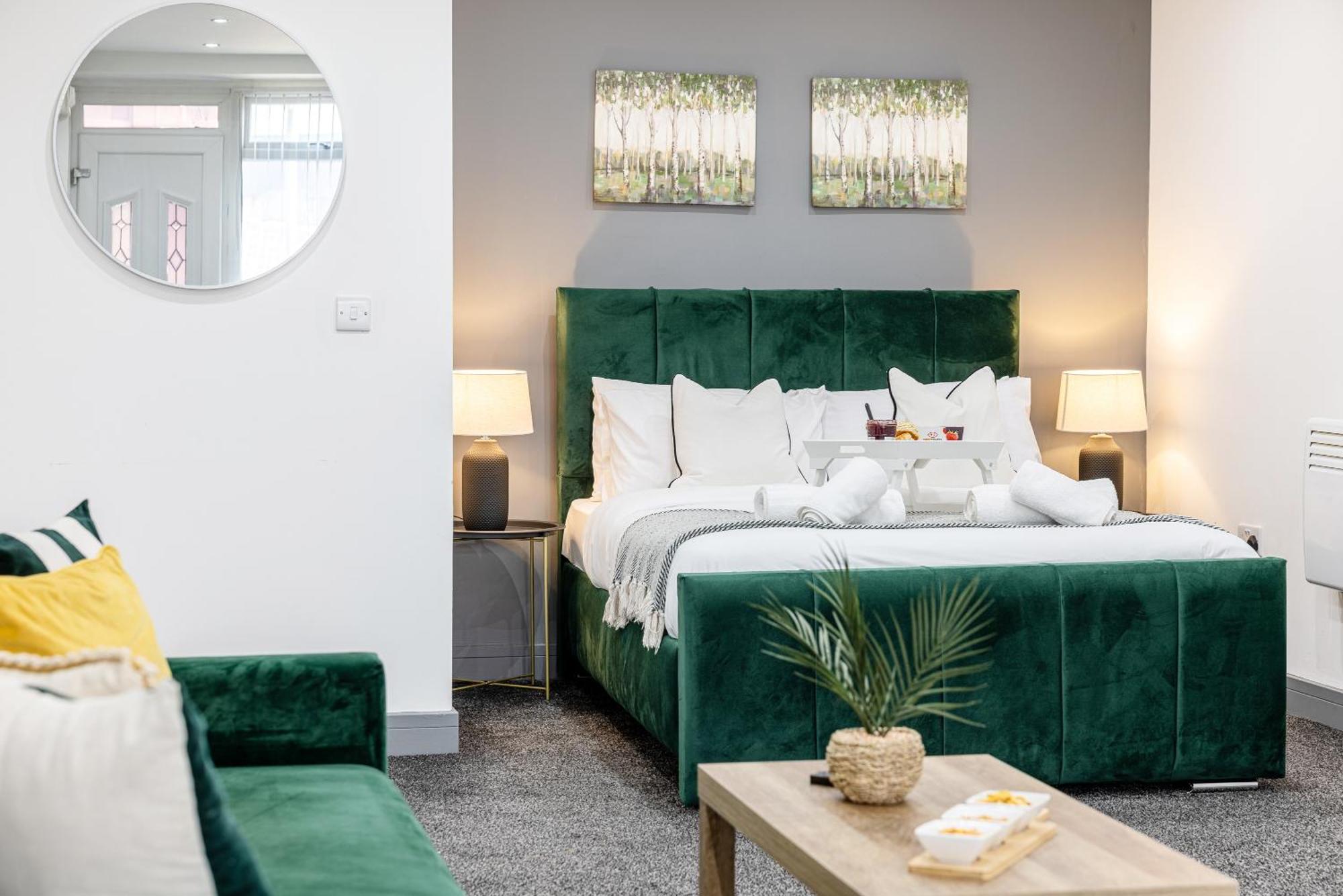 Rnm - Upgraded Business Stay For Travelling Contractors, All Amenities, Private Access Entire Place, Kitchen & Washroom, Smart Tv, Easy Access, Parking Nearby Cradley Heath 외부 사진