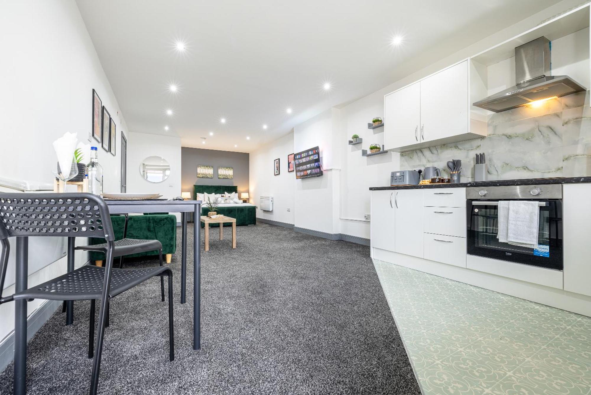 Rnm - Upgraded Business Stay For Travelling Contractors, All Amenities, Private Access Entire Place, Kitchen & Washroom, Smart Tv, Easy Access, Parking Nearby Cradley Heath 외부 사진