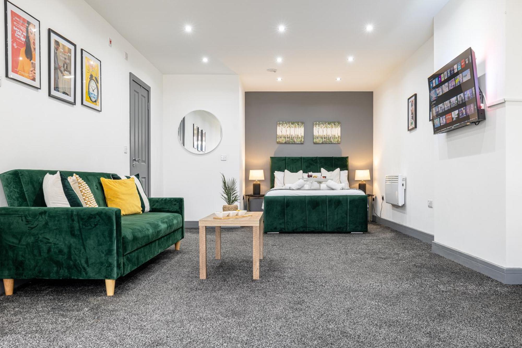 Rnm - Upgraded Business Stay For Travelling Contractors, All Amenities, Private Access Entire Place, Kitchen & Washroom, Smart Tv, Easy Access, Parking Nearby Cradley Heath 외부 사진