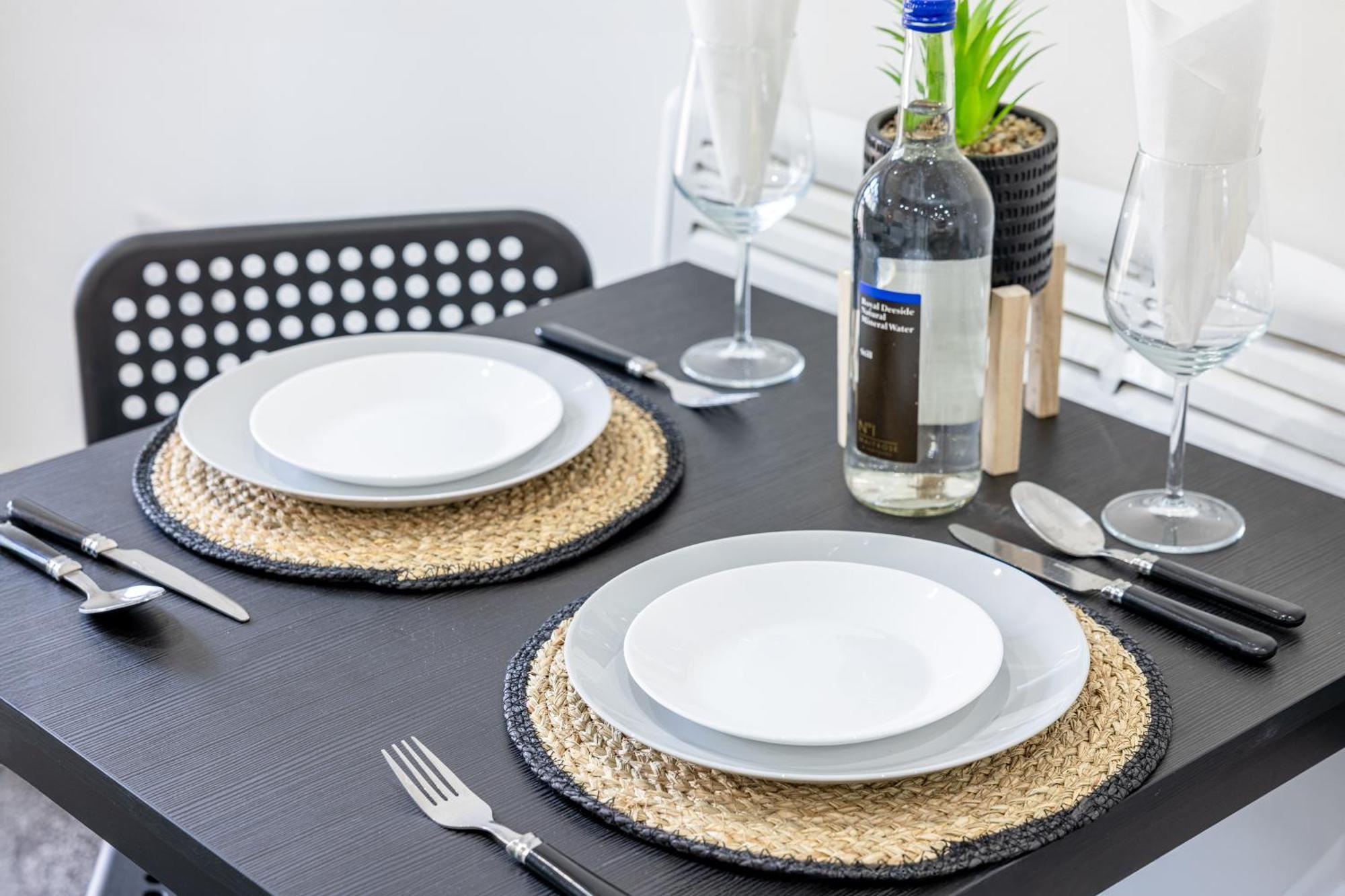 Rnm - Upgraded Business Stay For Travelling Contractors, All Amenities, Private Access Entire Place, Kitchen & Washroom, Smart Tv, Easy Access, Parking Nearby Cradley Heath 외부 사진